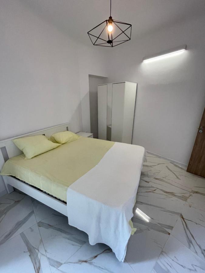 3 In The Center Of Apartment *