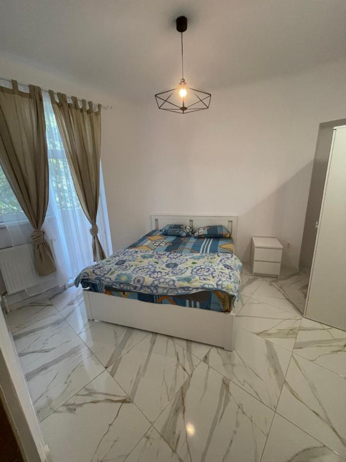 3 In The Center Of Apartment *