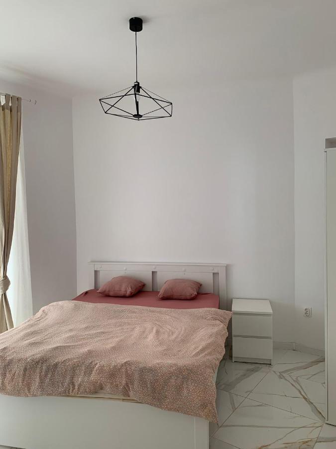 3 In The Center Of Apartment